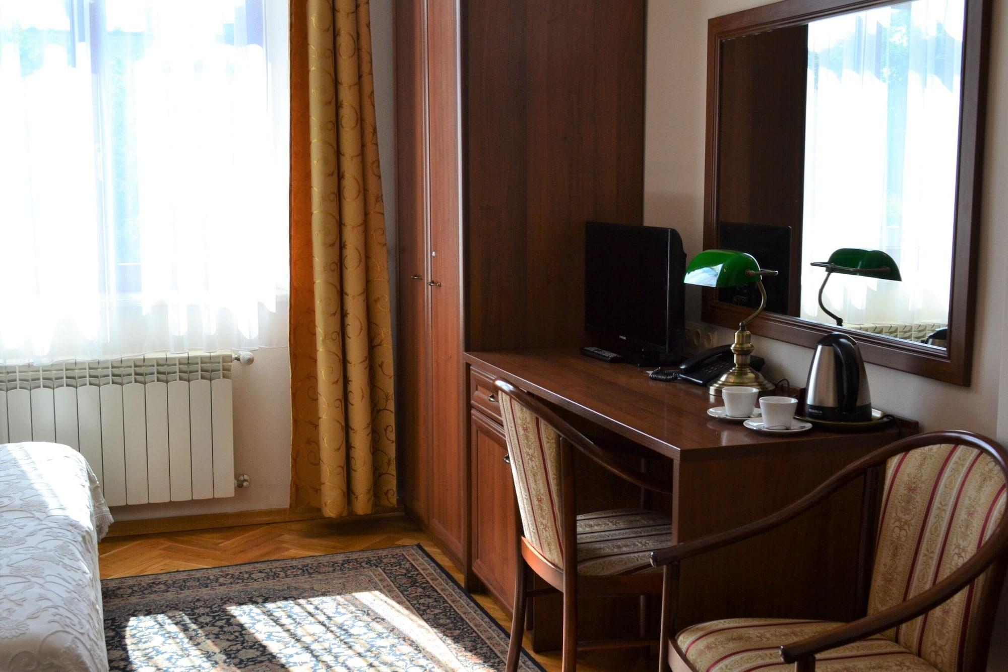 Aparthotel Basztowa Краков Экстерьер фото
