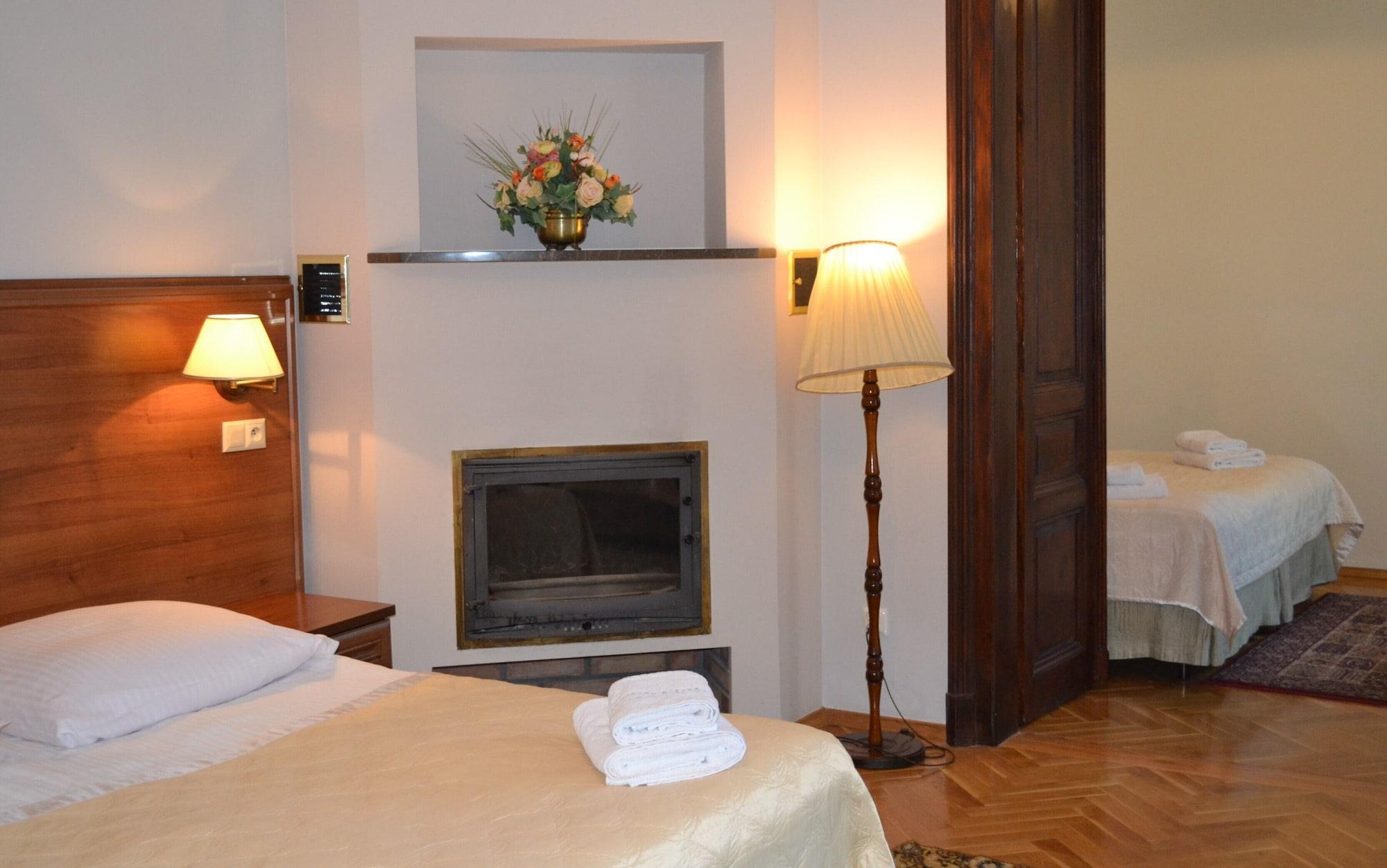 Aparthotel Basztowa Краков Экстерьер фото