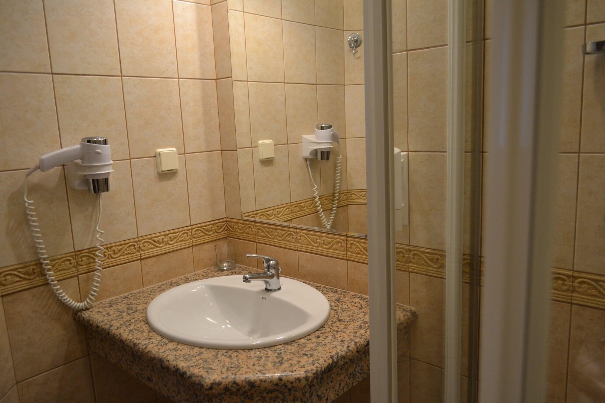 Aparthotel Basztowa Краков Экстерьер фото