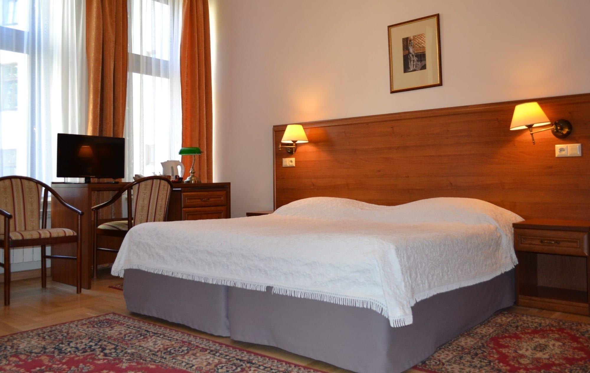 Aparthotel Basztowa Краков Экстерьер фото
