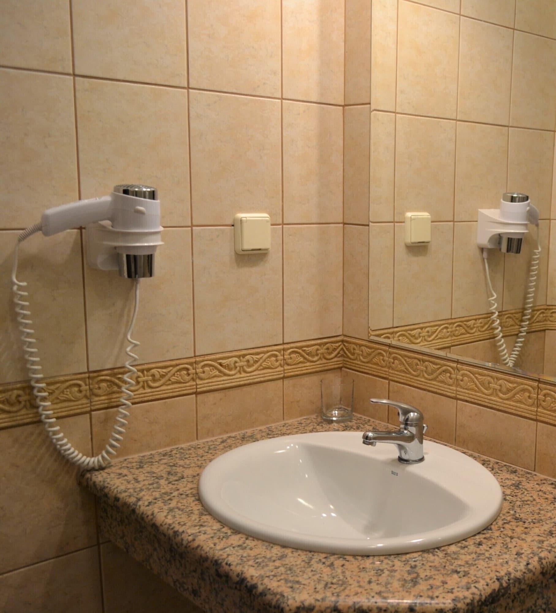 Aparthotel Basztowa Краков Экстерьер фото