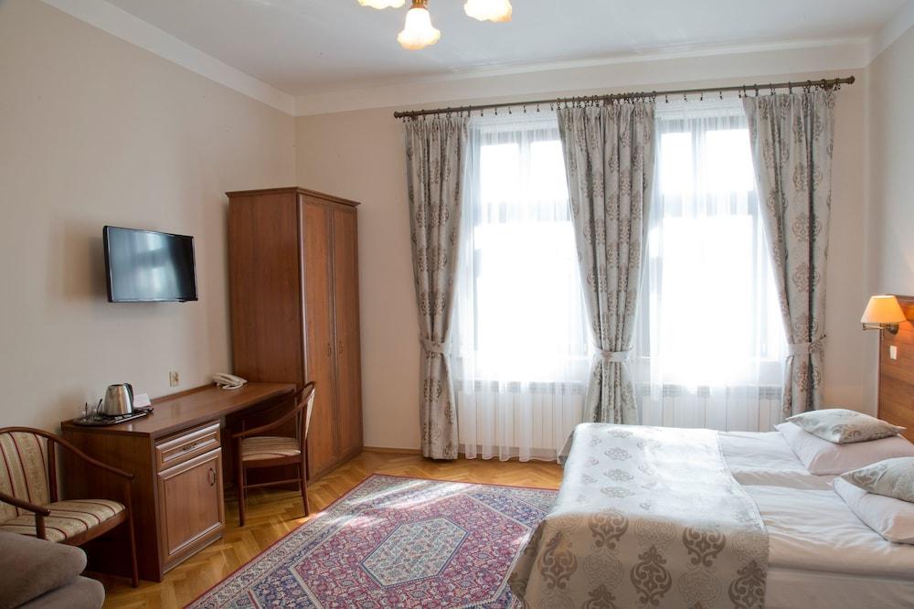 Aparthotel Basztowa Краков Экстерьер фото
