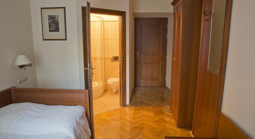 Aparthotel Basztowa Краков Экстерьер фото