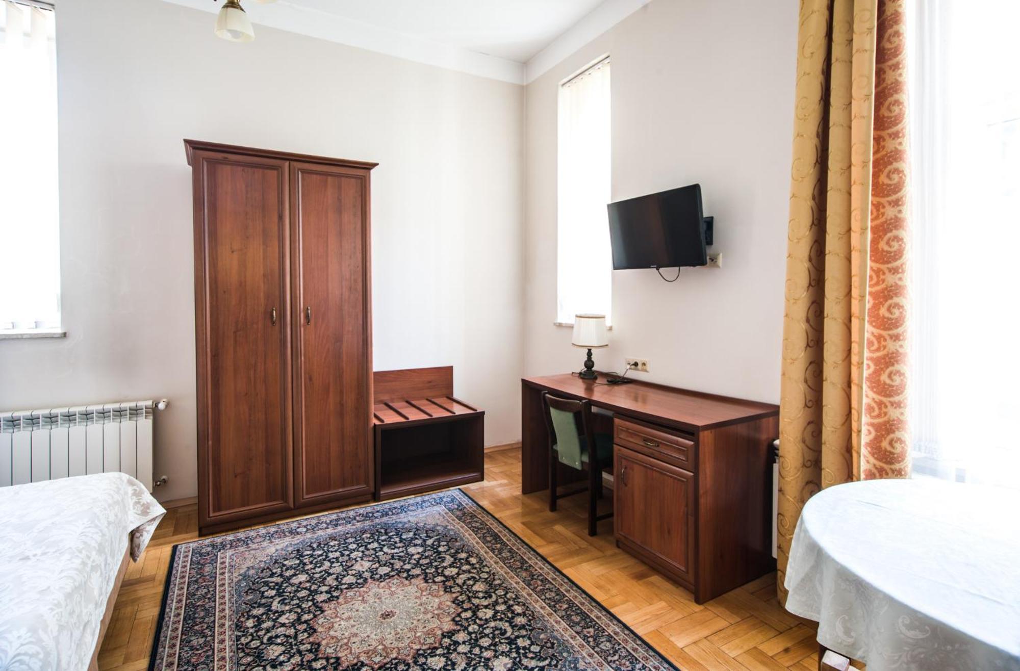 Aparthotel Basztowa Краков Экстерьер фото