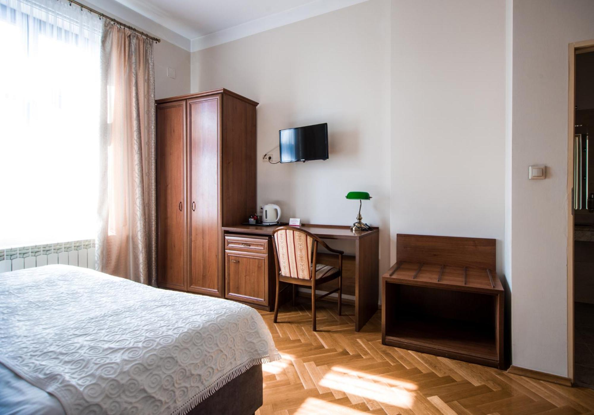 Aparthotel Basztowa Краков Экстерьер фото