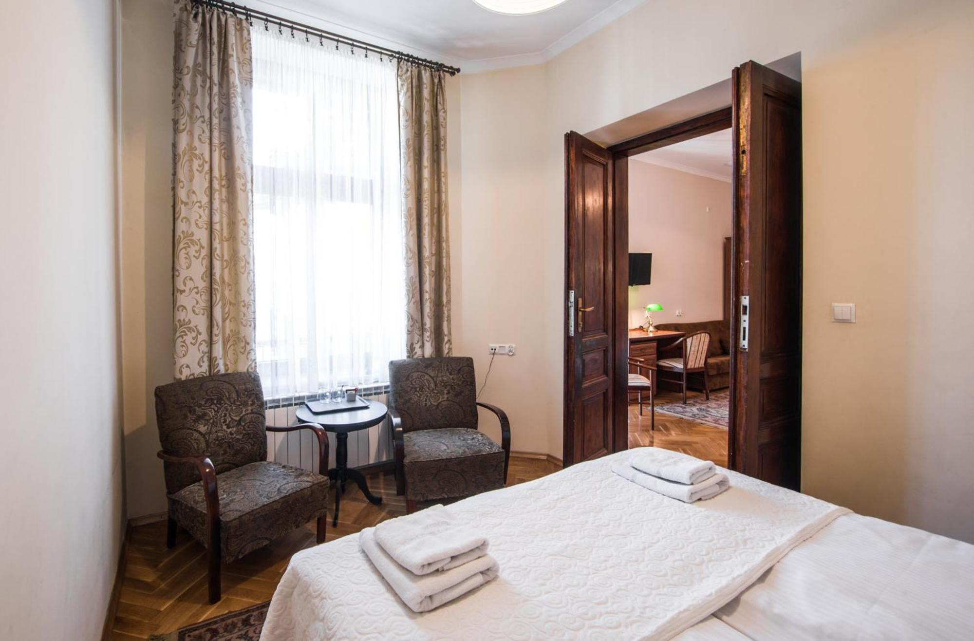 Aparthotel Basztowa Краков Экстерьер фото