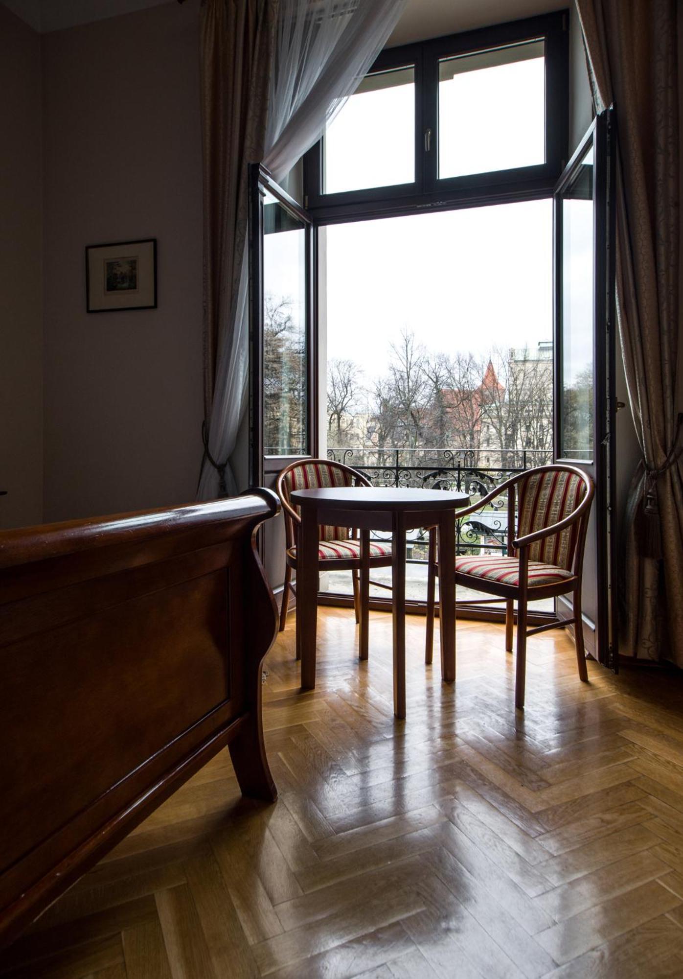 Aparthotel Basztowa Краков Экстерьер фото