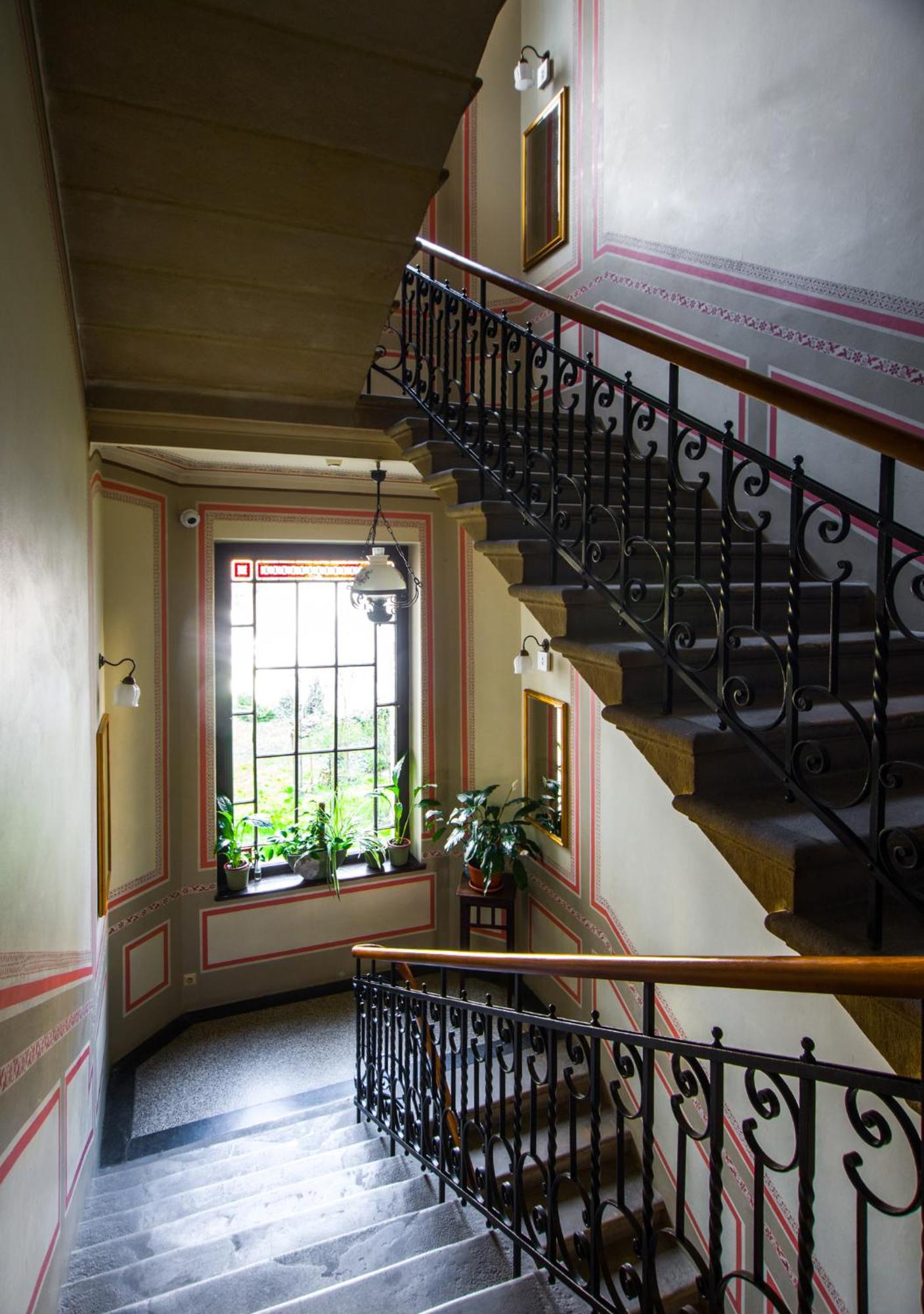 Aparthotel Basztowa Краков Экстерьер фото