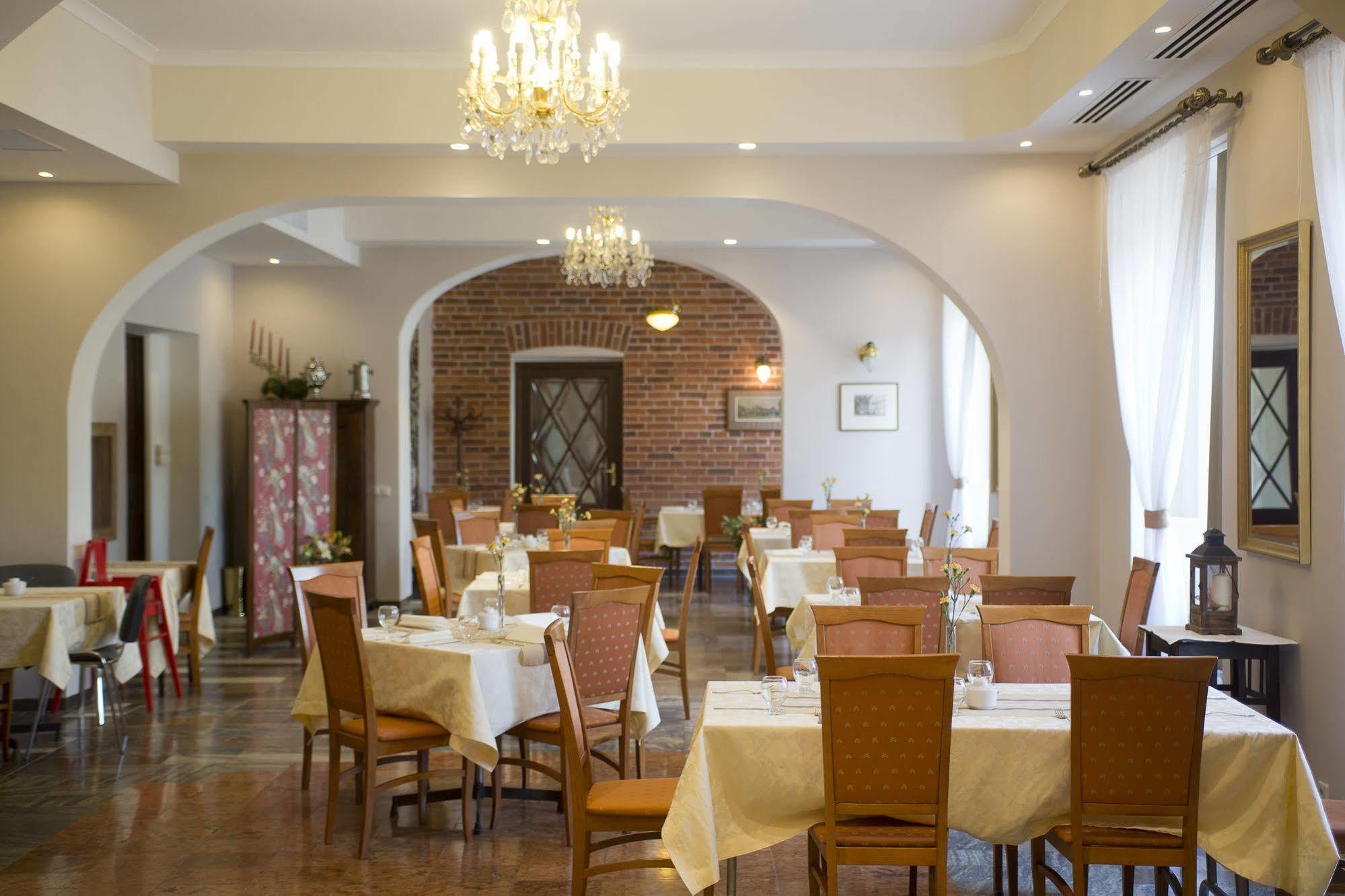 Aparthotel Basztowa Краков Экстерьер фото